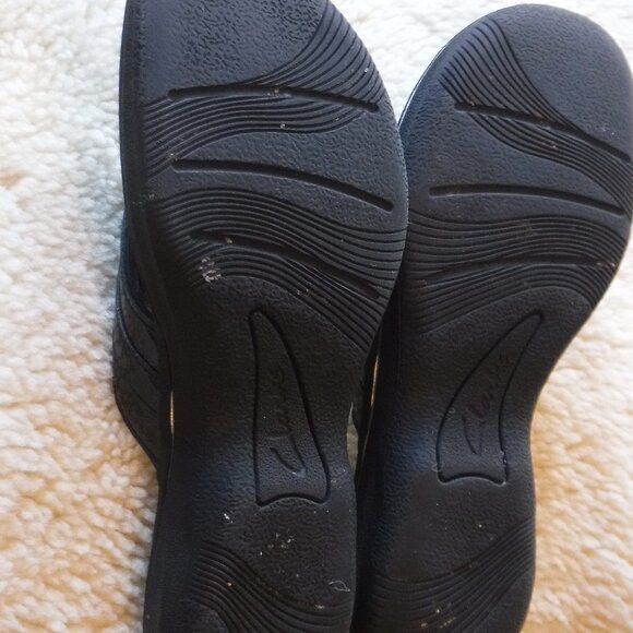 WWomens size 6 Clarks Cloudsteppers Flip-Flops Black Patent Leather - Picture 4 of 6